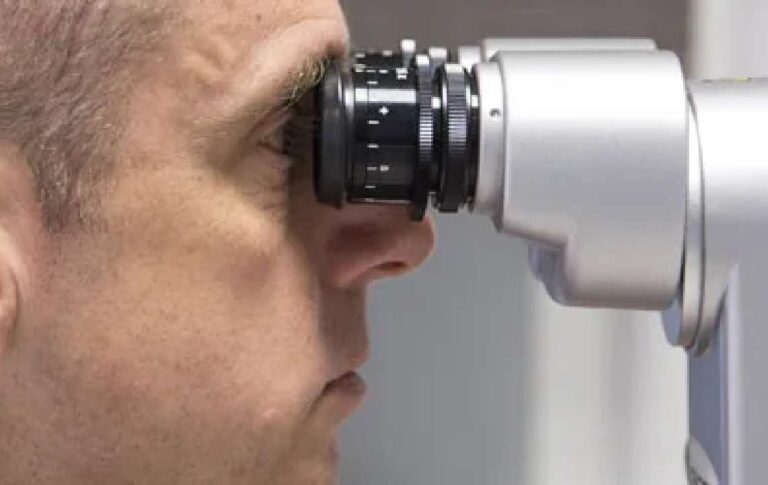 SpaMedica optometrist looking into a slit lamp